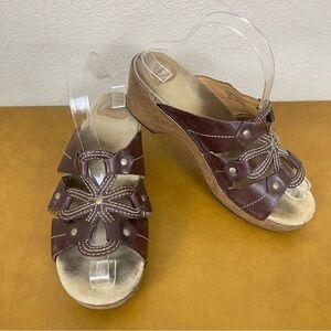 Dansko Serena Flower Cut Out Leather Sandal Size EU 40 Women